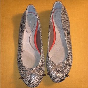 Comfortable Snakeskin Bow Ballet Flats